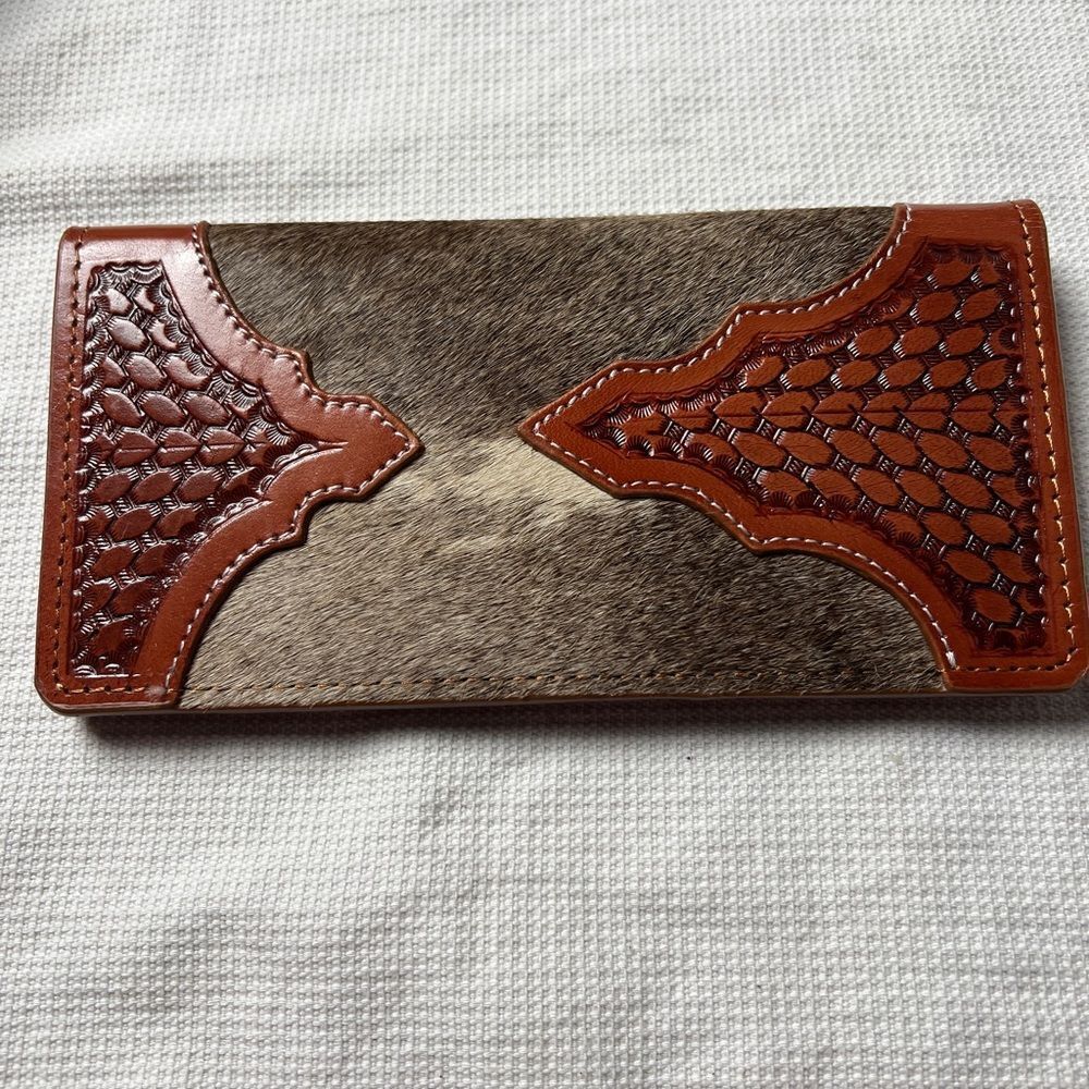 Men's or Women's Unisex Bifold Checkbook Wallet Cowhide and Leather